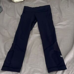 Lululemon navy cropped leggings sz 2